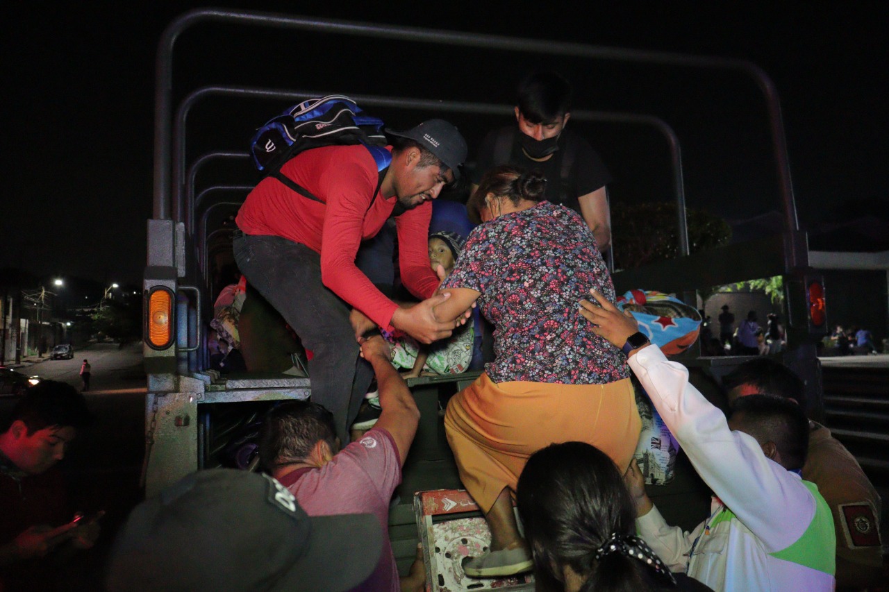 Termina contingencia, regresan familias a Mundo Nuevo