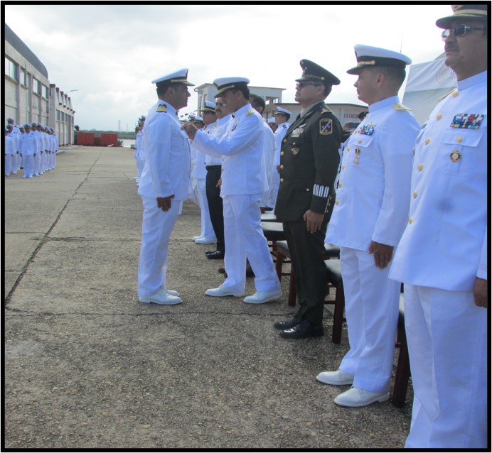 Condecoran a personal por 45 años de servicio en la Armada de México