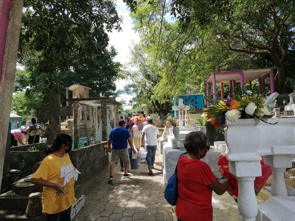 Utilizan pasillos para construir tumbas