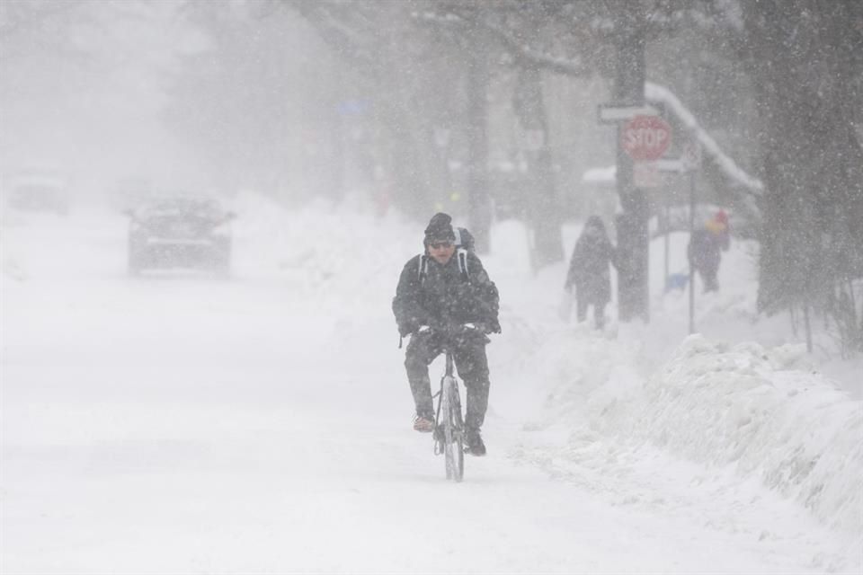Mortal tormenta invernal aflige la Navidad en EU