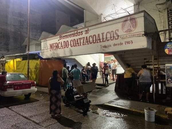 Se queman seis locales del Mercado Coatzacoalcos
