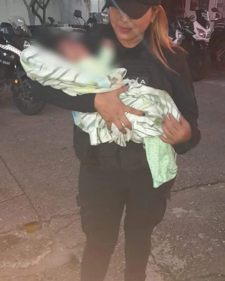 Rescatan a menor de edad extraviada en Coatzacoalcos; estaba envuelta en una colcha y dentro de una bolsa