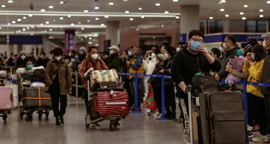 China reabre sus fronteras tras casi tres años de estricta ‘cero covid’