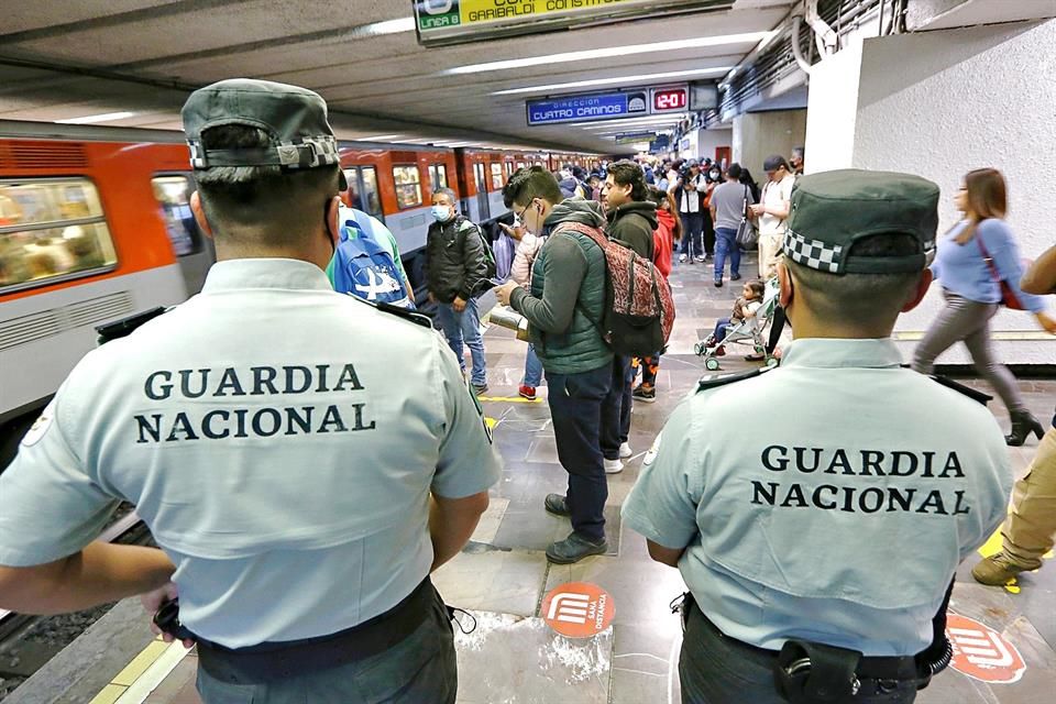 Vigilan más al Metro de CDMX que ¡a 29 Estados!