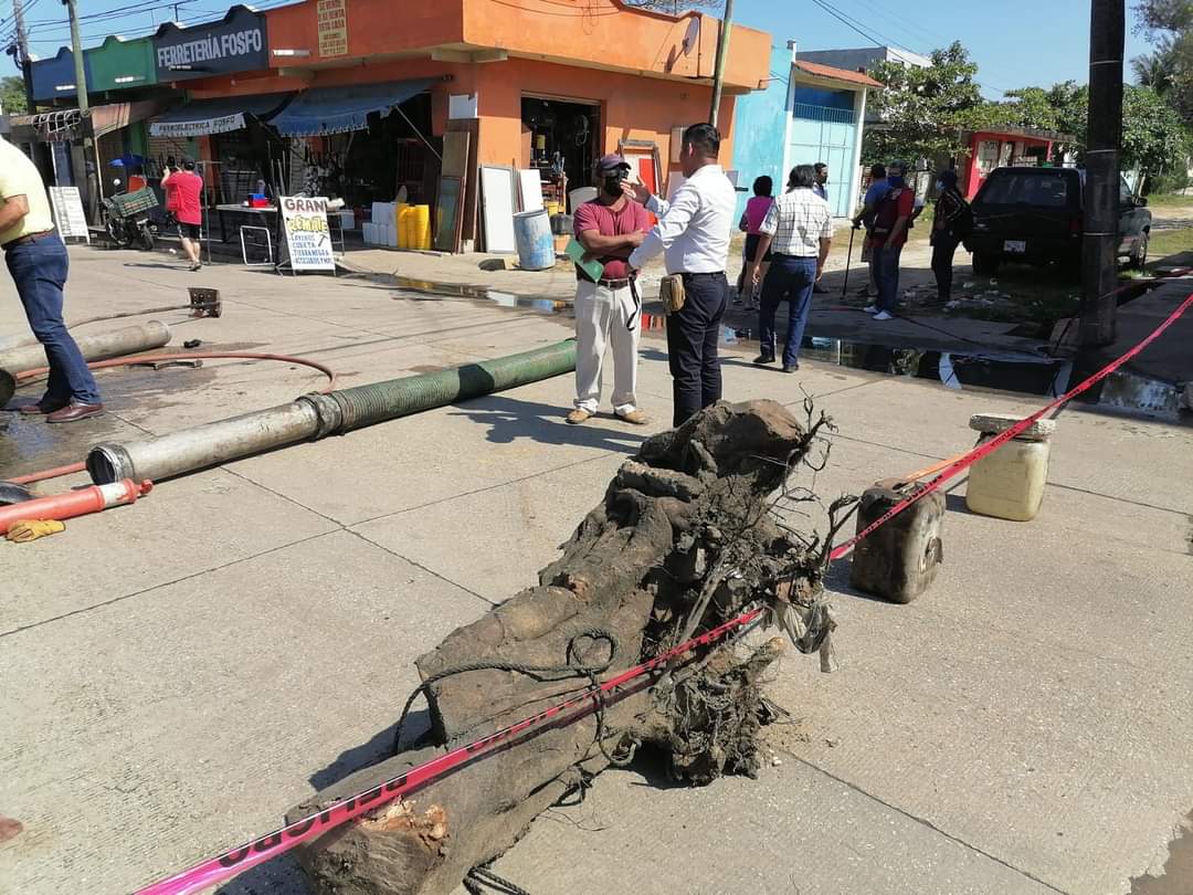 Vecinos de la Miguel Hidalgo bloquean calles para exigir atender problema con drenaje dañado