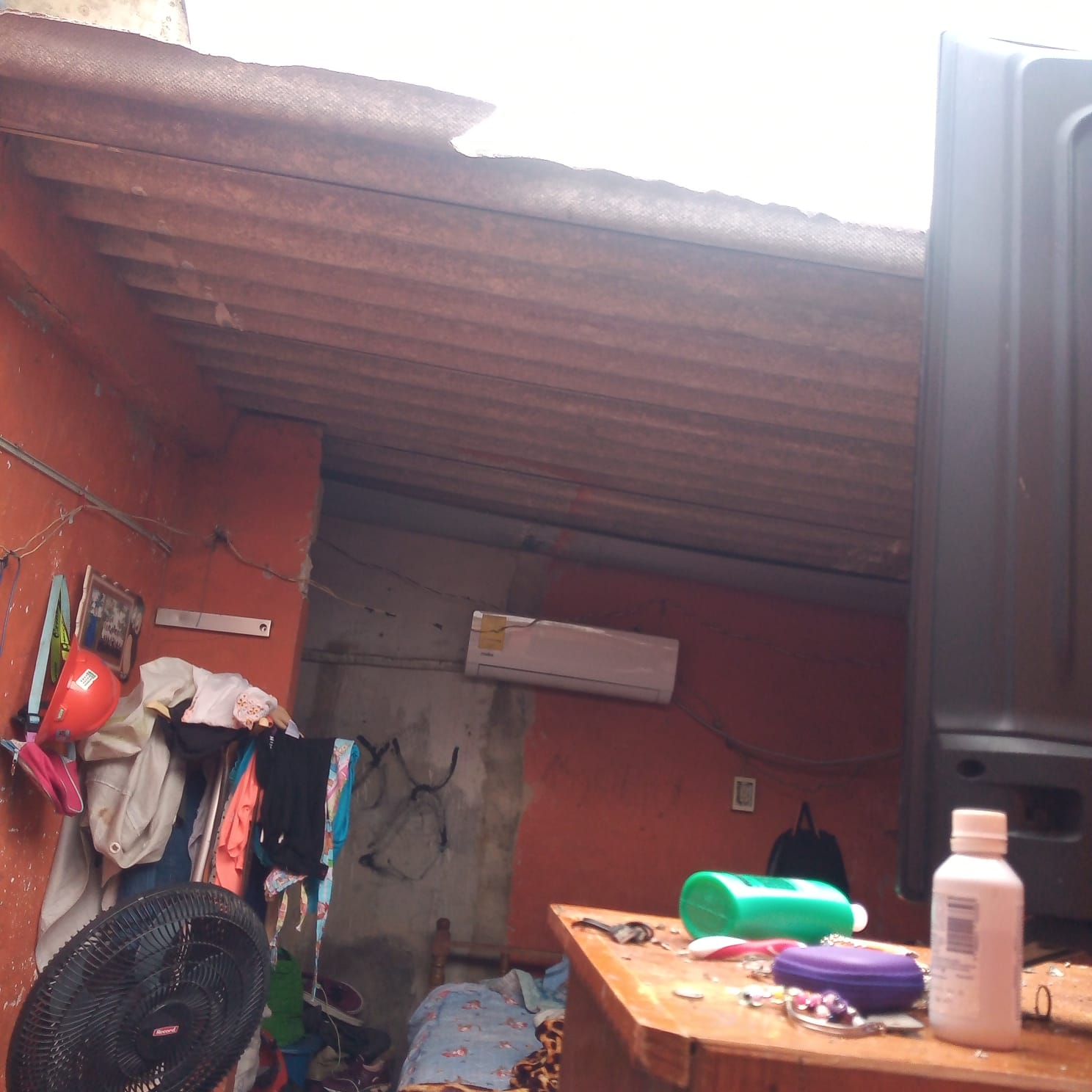 Minitornado arrasa con vivienda en Villa Allende