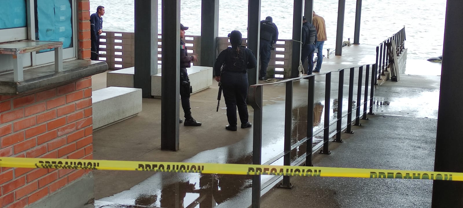 Localizan cadáver flotando en el río Coatzacoalcos