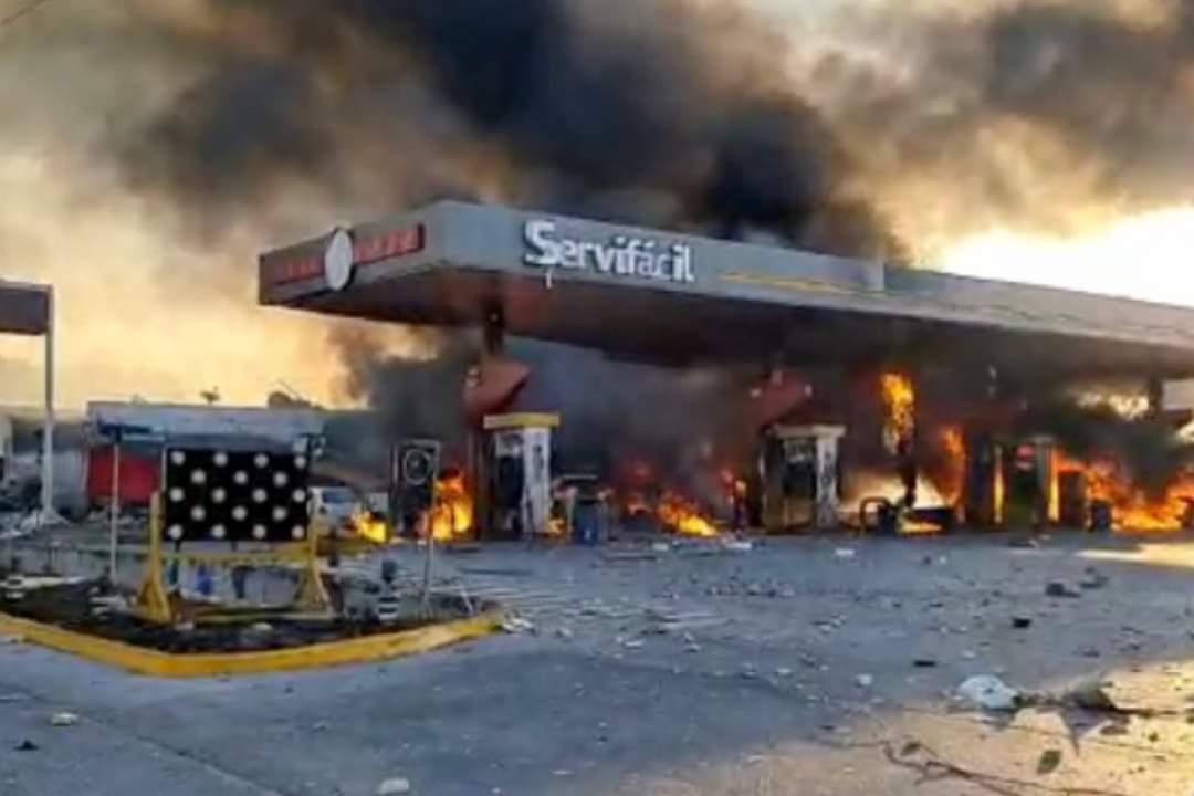 Explota pipa en gasolinera de Tula; hay 2 muertos