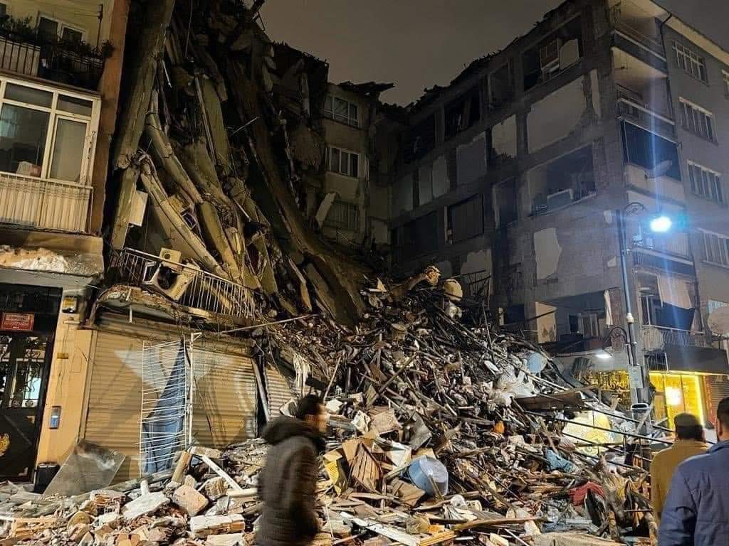 Sacude Terremoto de 7.8 a Turquía
