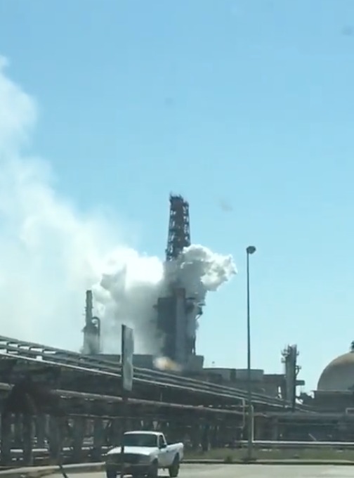 Reportan muerte de obrero tras incendio en refinería de Minatitlán