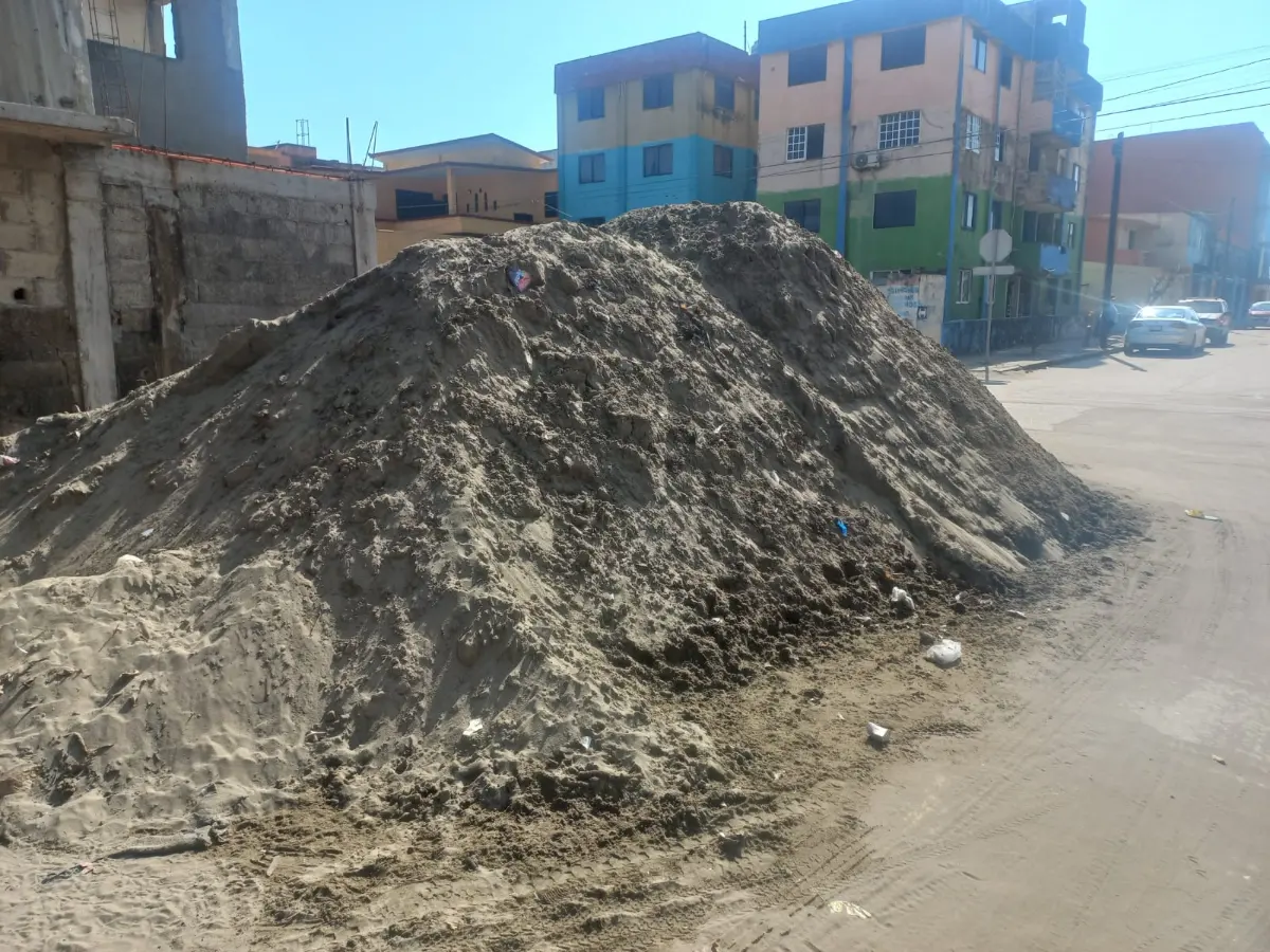 Vecinos de la Playa Sol sepultados entre toneladas de arena
