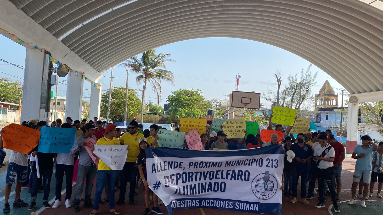 Ayuntamiento de Coatzacoalcos instalará luminarias en el campo de Allende