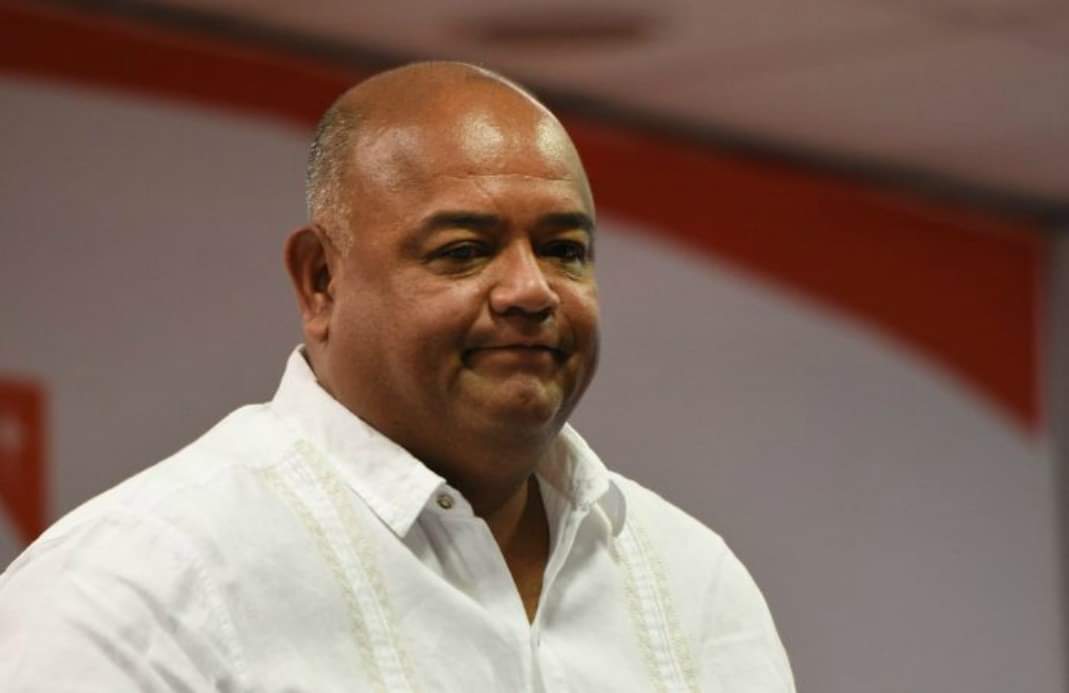 Dan palo a Eric Cisneros; lo califican de violentador de mujeres