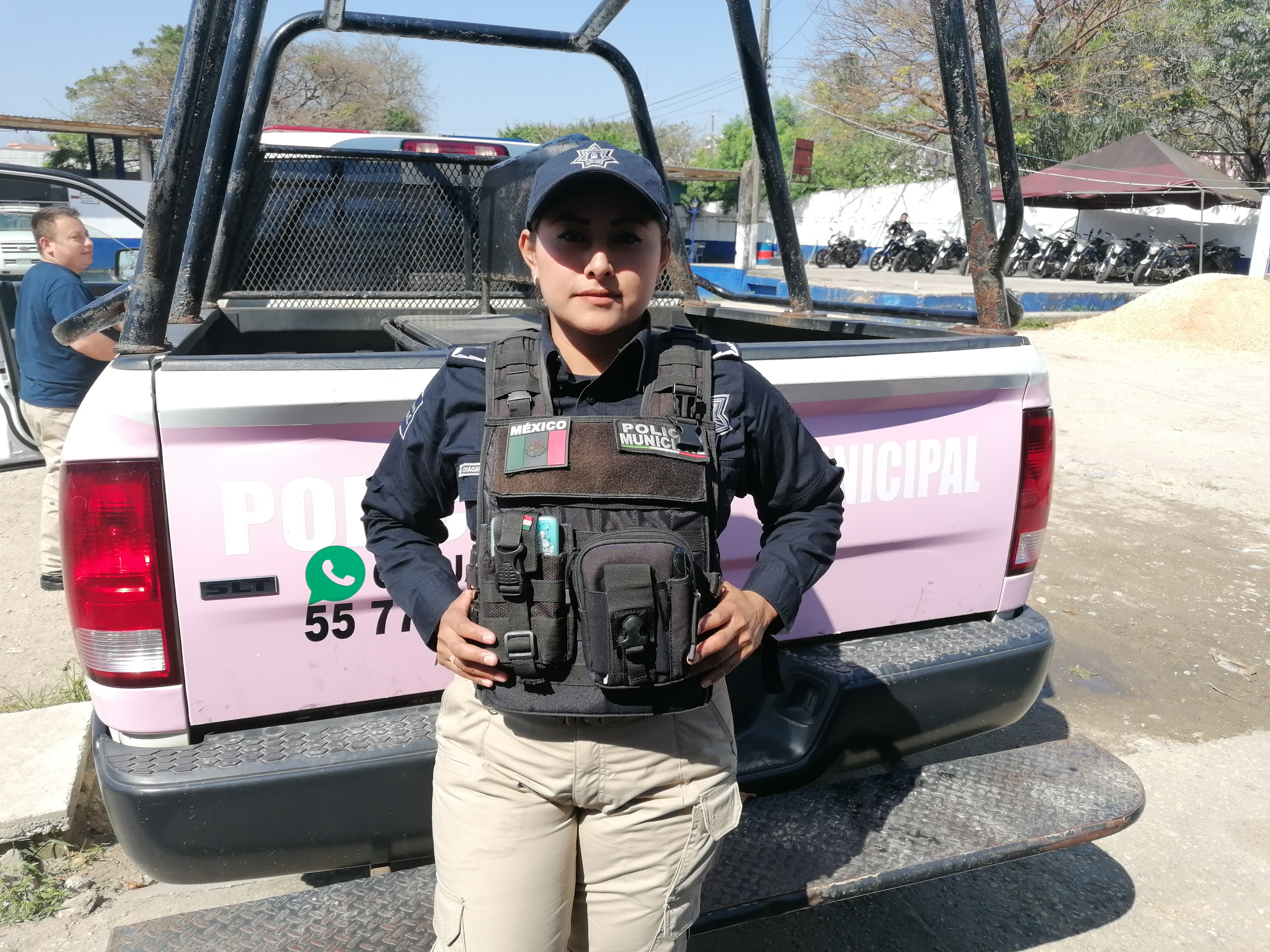 Día internacional de la mujer Karina y Tomasa aprendieron a usar armas para proteger a su comunidad