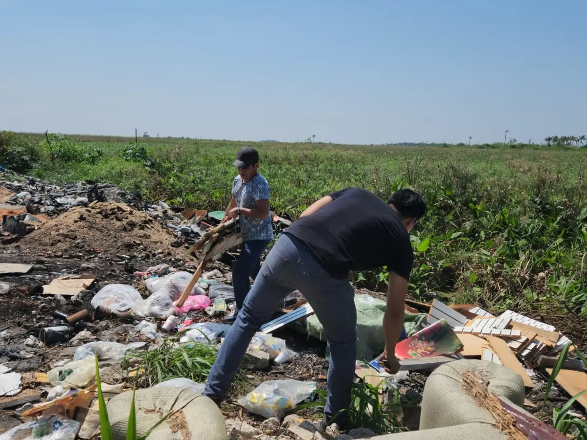 Sorprende Sedema a hombres tirando basura en Las Matas; ya fueron denunciados