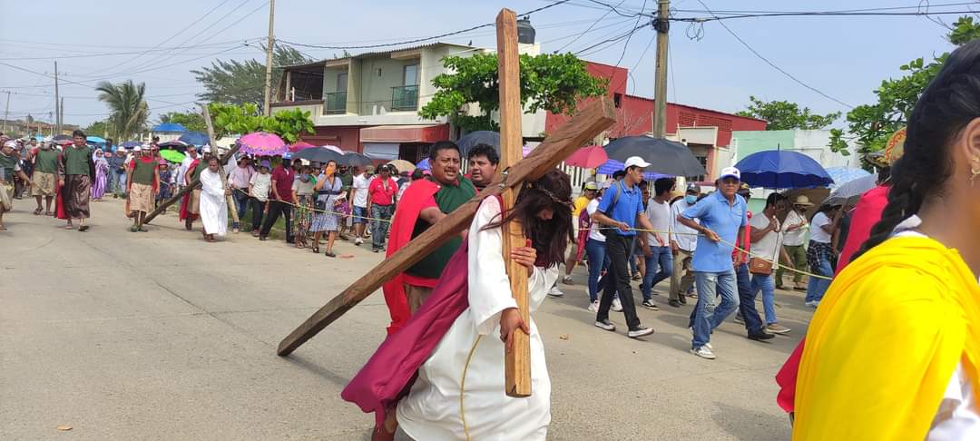 Católicos de Villa Allende participan en viacrucis