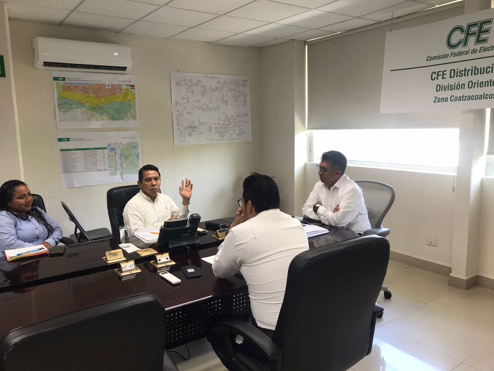 Da CFE mantenimiento y cambia transformadores en Villa Allende