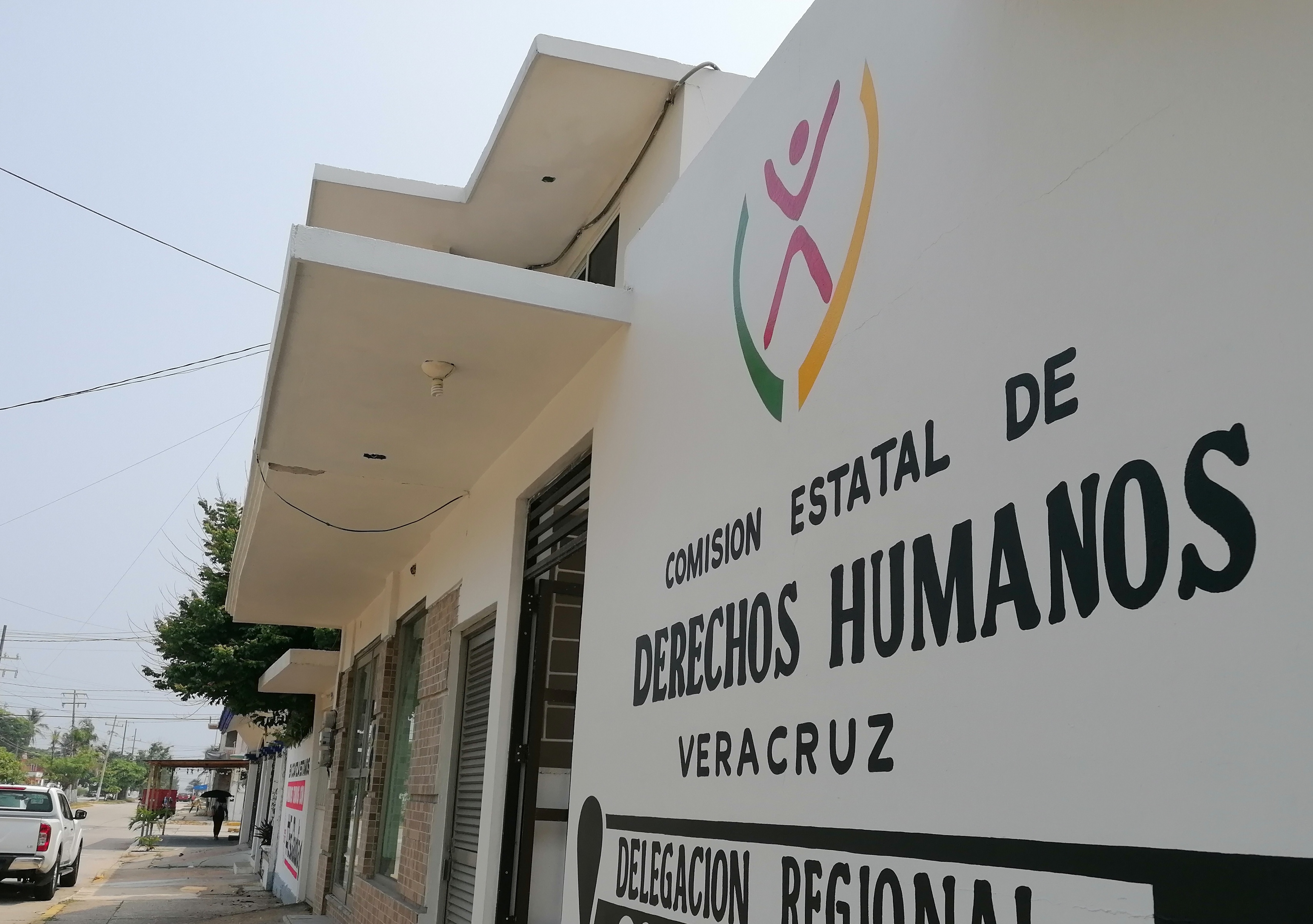 Migrantes buscan asesoramiento para tramitar sus documentos