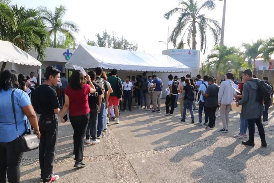 Inicia examen de ingreso en la UV en Coatzacoalcos