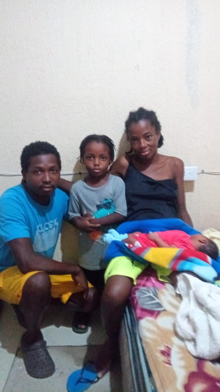 Haitiana da a luz; casa del migrante pide leche y pañales