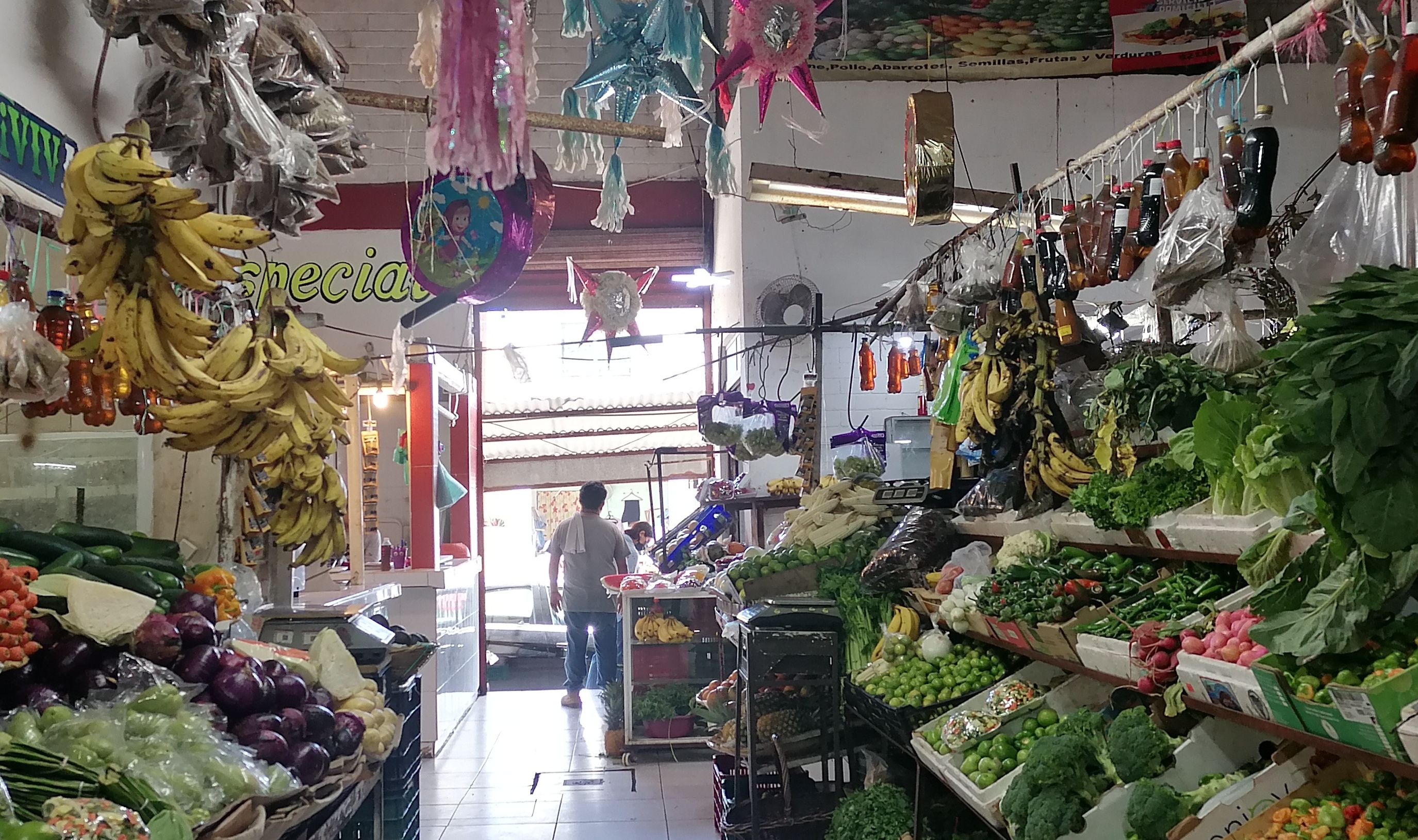 Locatarios del mercado Puerto México piden la destitución del administrador