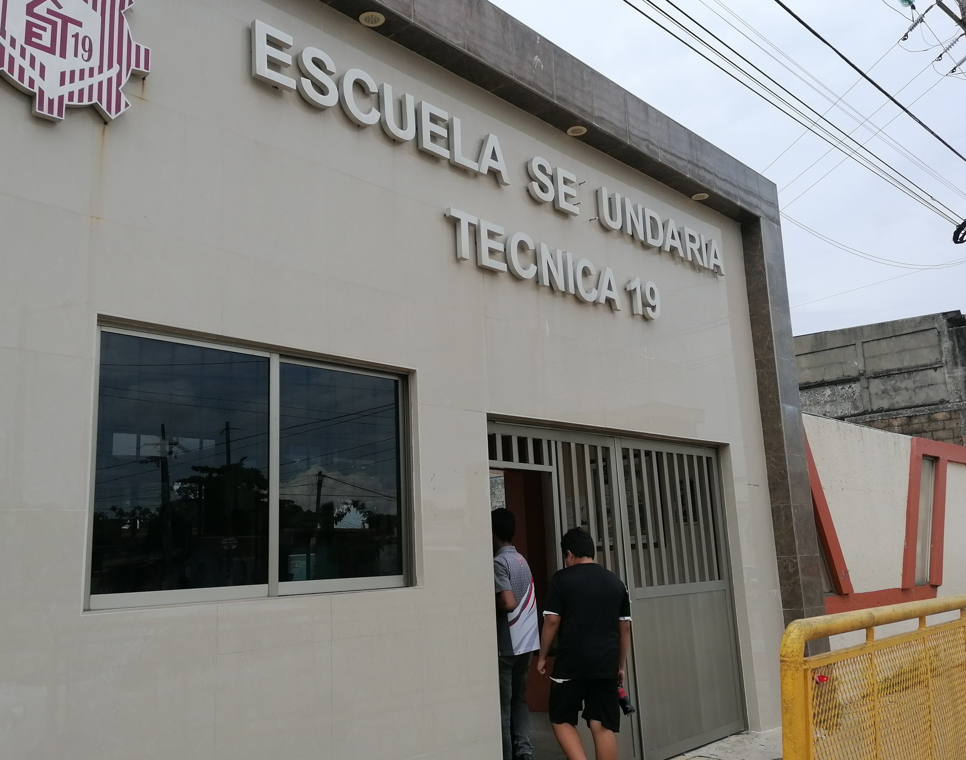 Estudiantes de secundaria con bajo rendimiento escolar en español y matemáticas