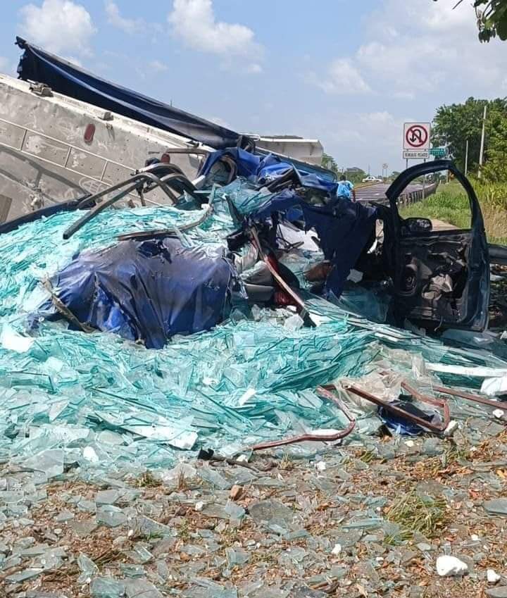 Muere familia en fatal accidente