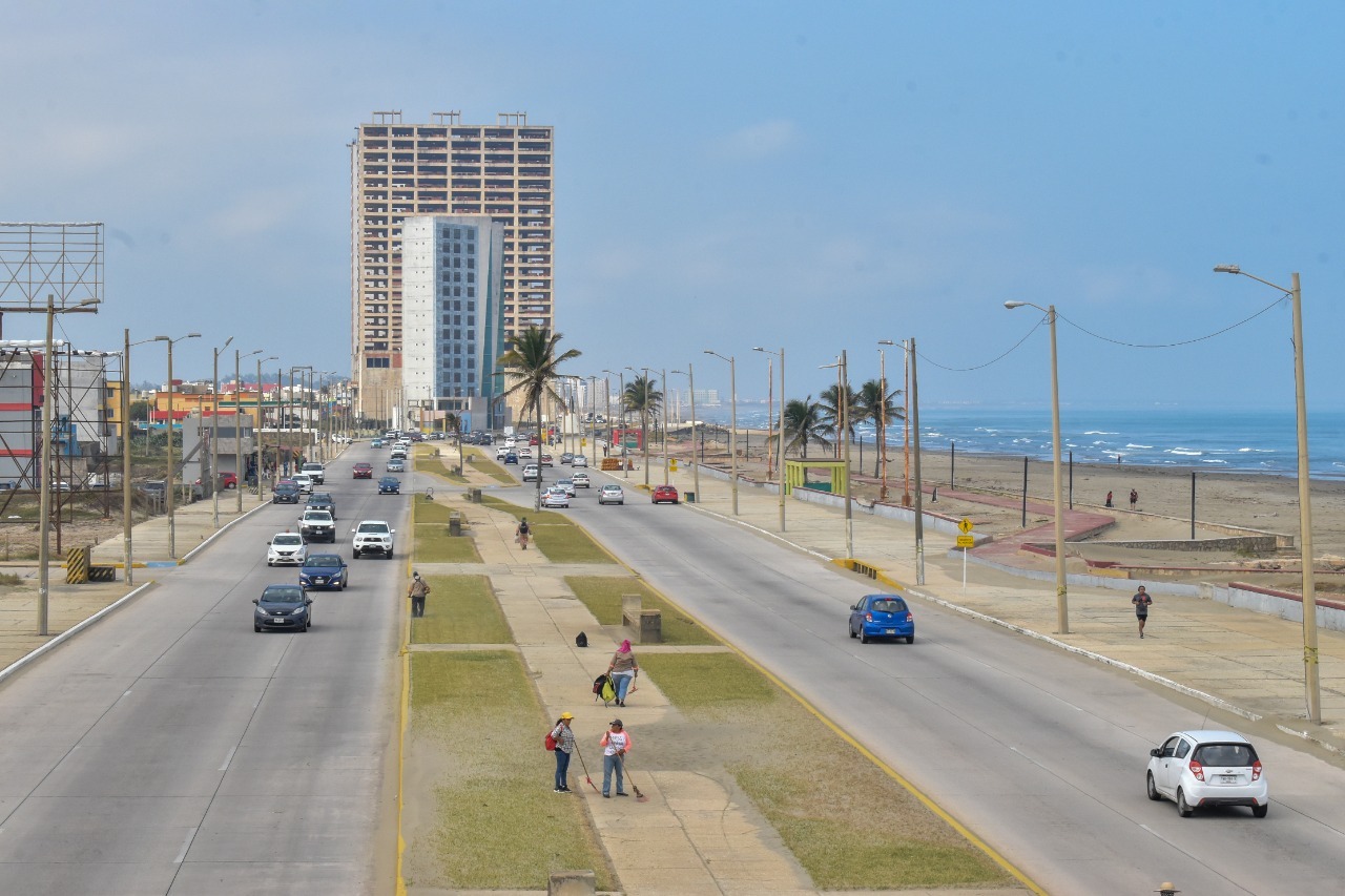Coatza en el ojo de las casas productoras