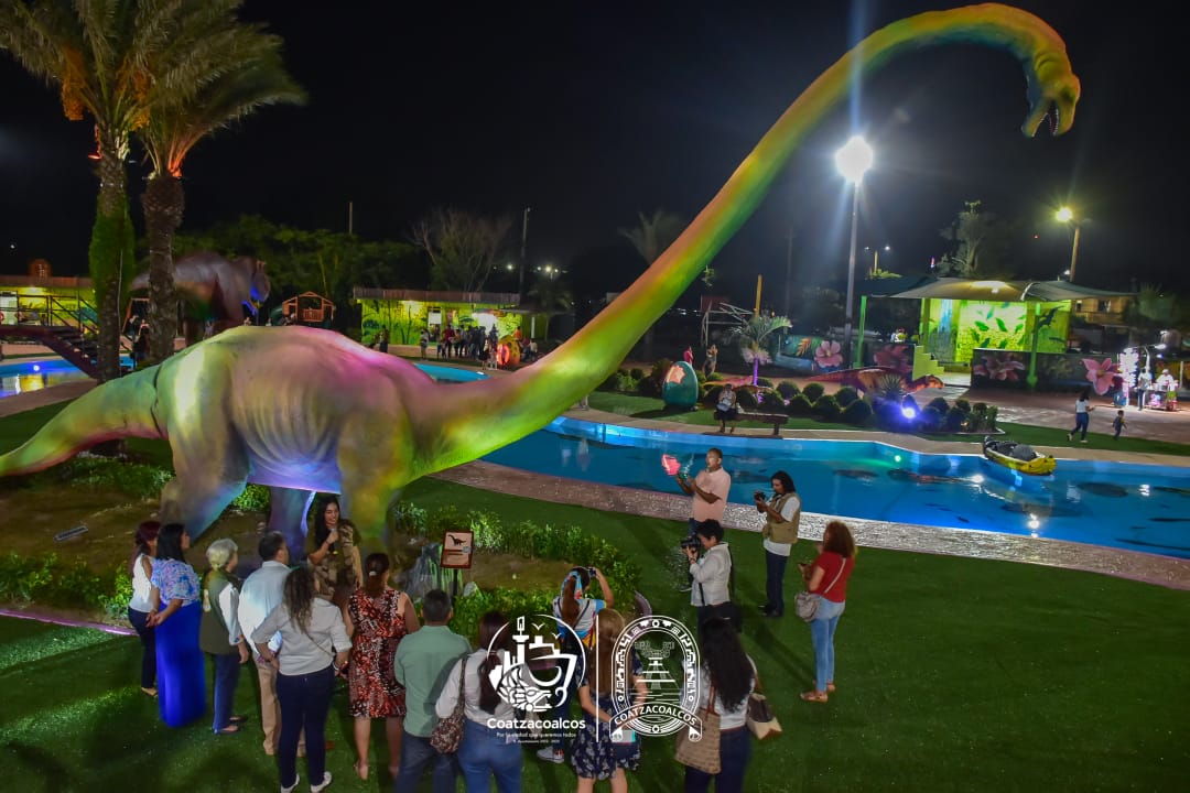 Realiza Amado Cruz Malpica corte de listón para la reapertura de la Isla Jurásica Coatza