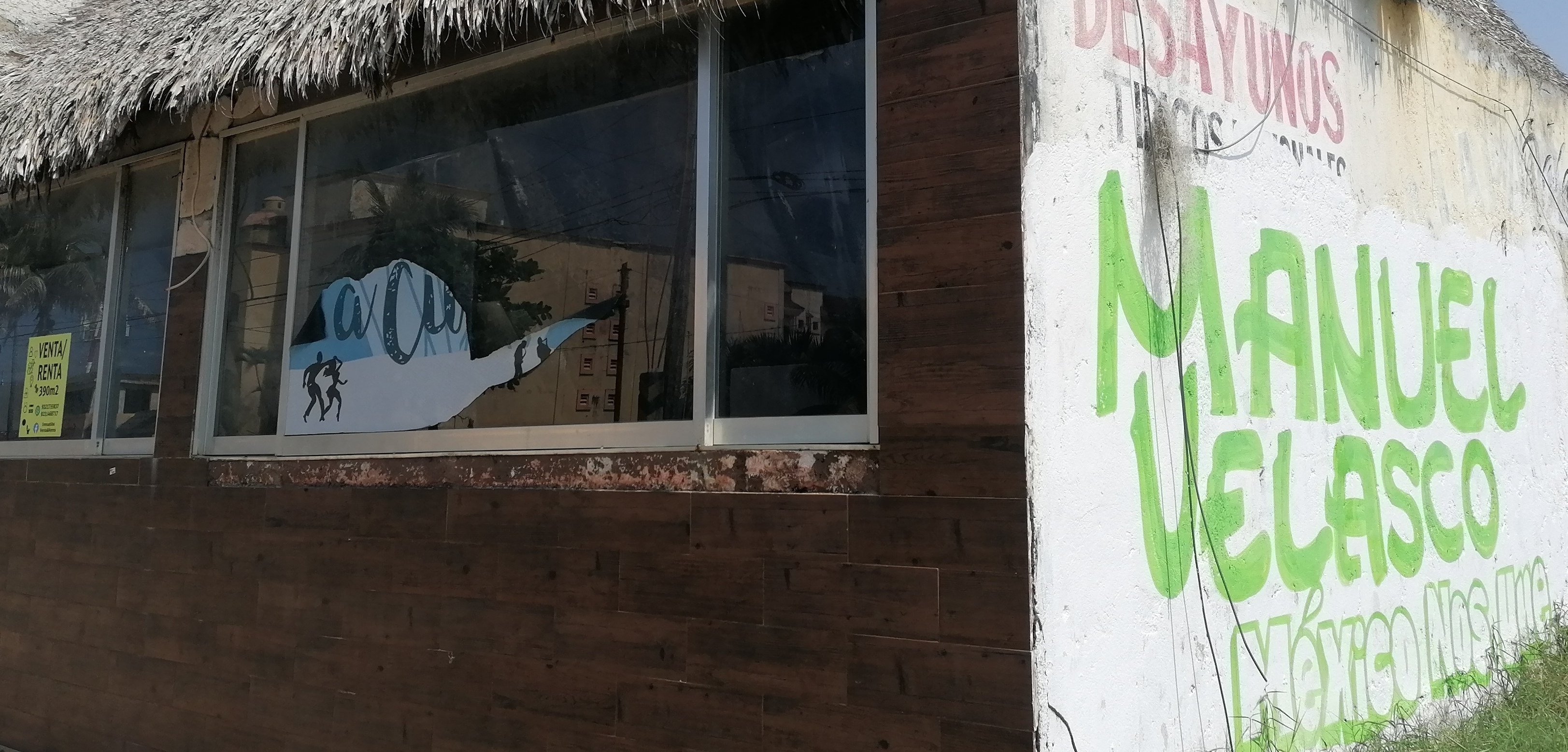 Recibe al “Güero” Velasco un Coatzacoalcos pintarrajeado con su propaganda