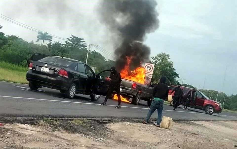 Terror en Tabasco; arman narcobloqueos