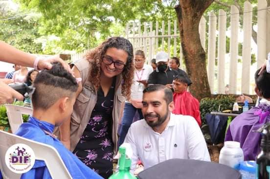 DIF Municipal Coatzacoalcos brinda cortes de cabello gratuitos a migrantes