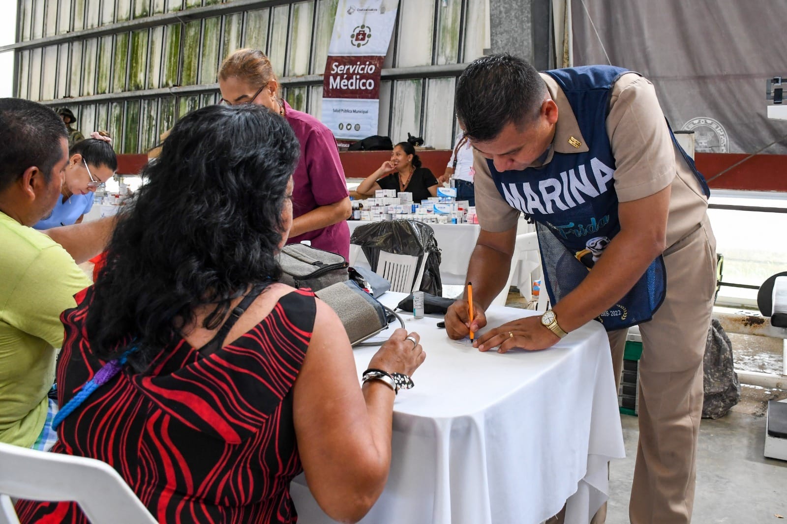 Beneficia “Jornada de Atención Médica de Primer Contacto – Plan Marina” a familias de Mundo Nuevo y Coatzacoalcos