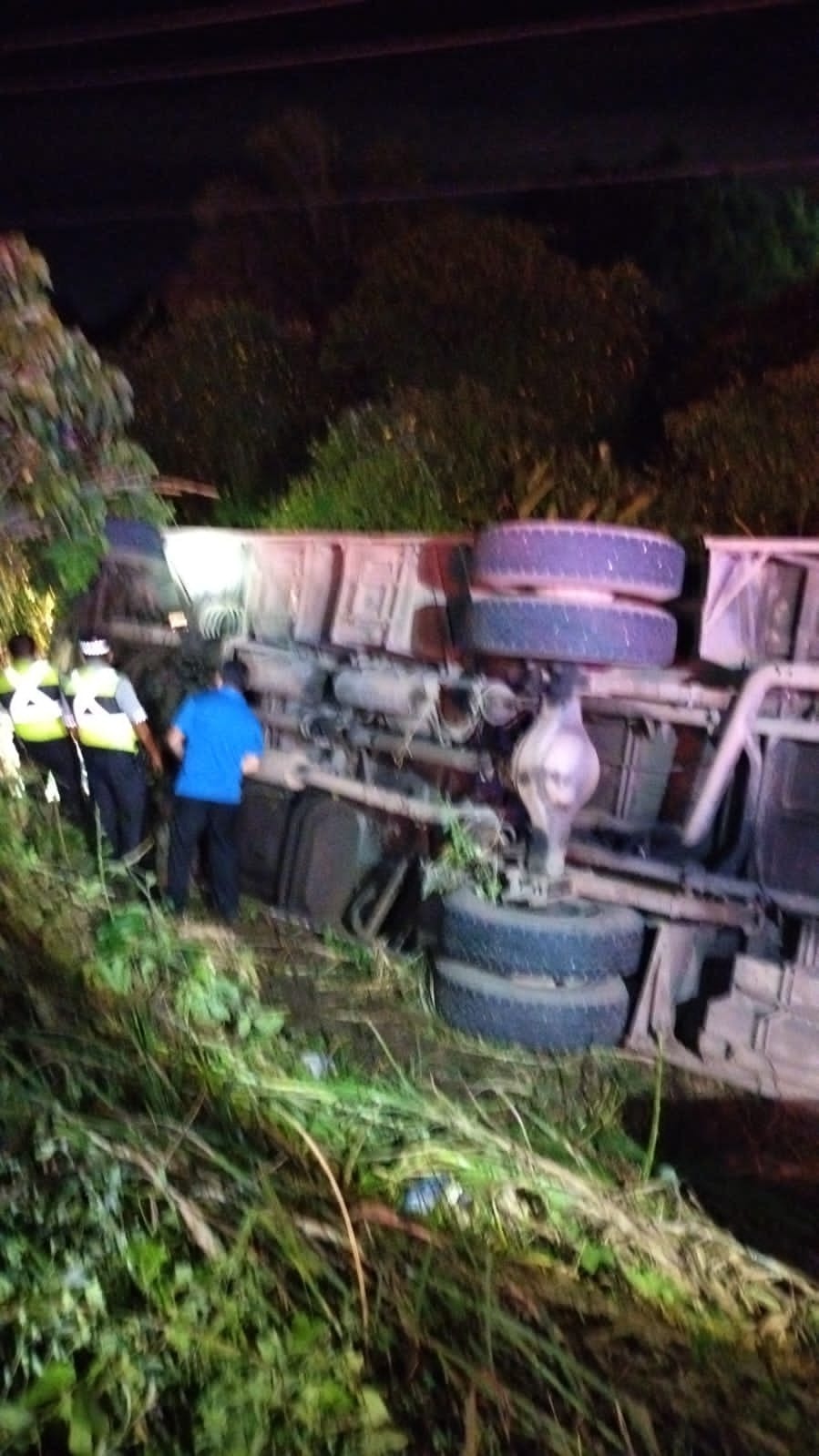 Volcadura de autobús deja 35 lesionados en Minatitlán
