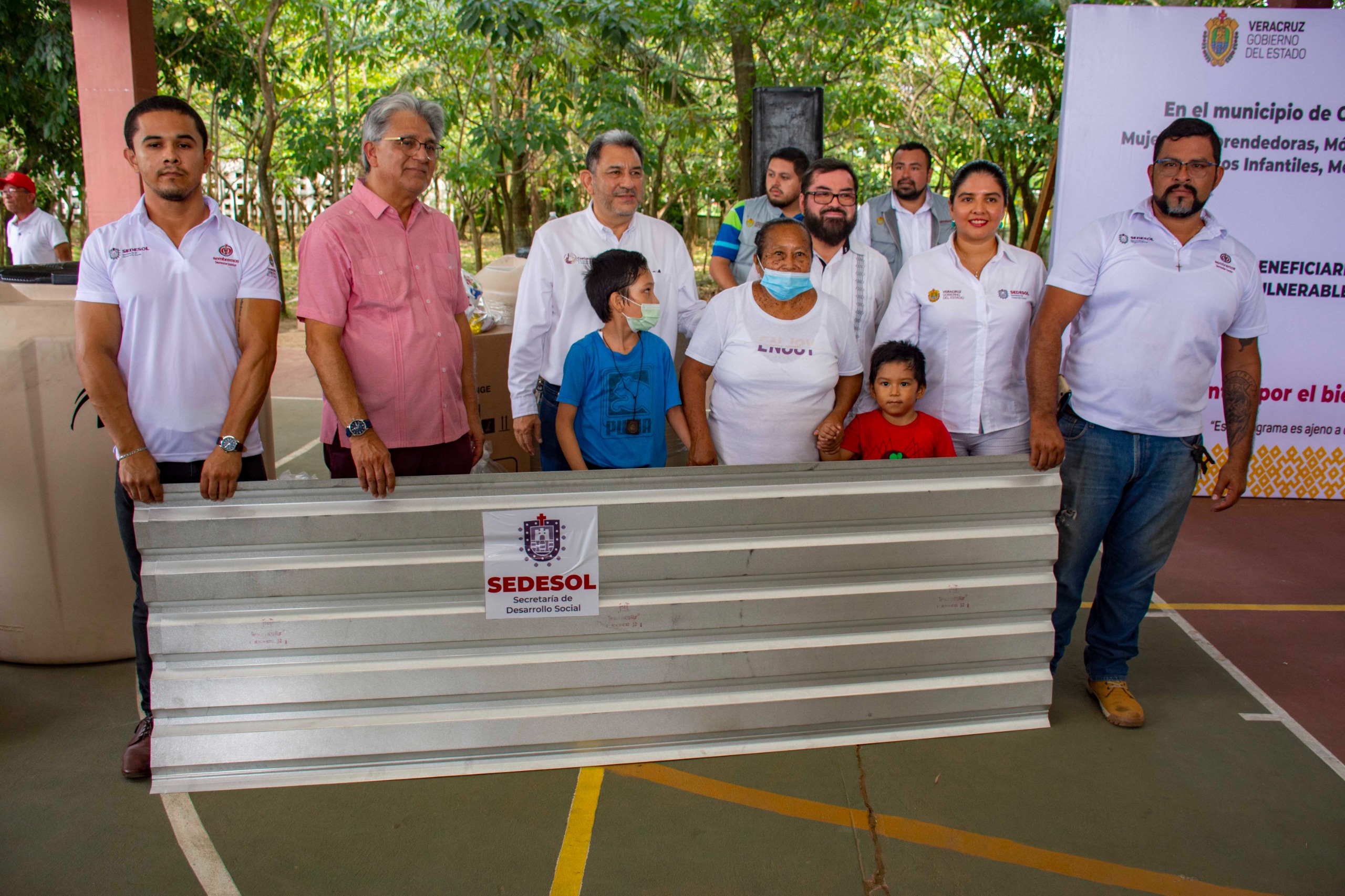 Entrega y Supervisión de Programas Sociales a 80 mujeres de Coatzacoalcos