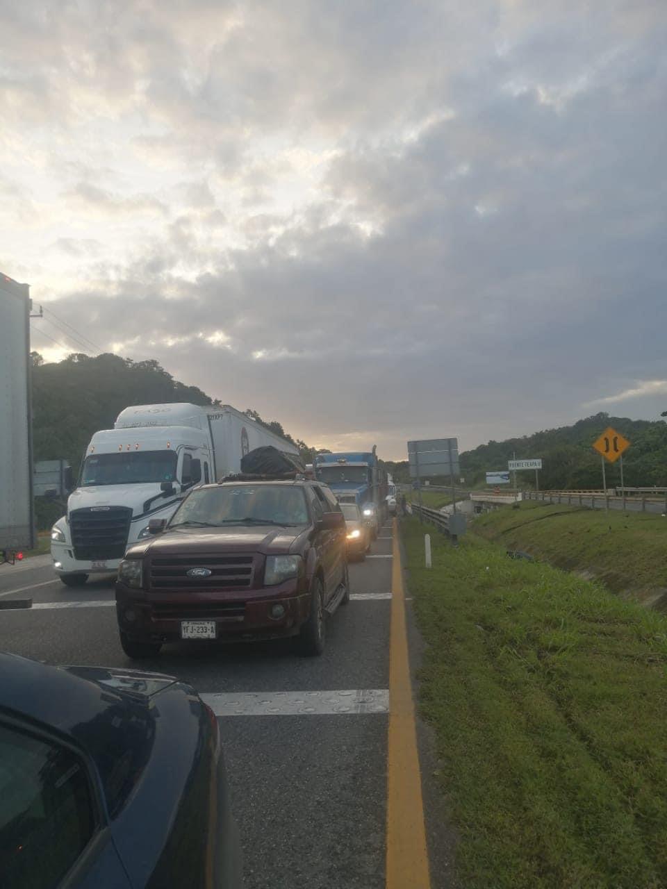 Sigue el caos total en carreteras del sur