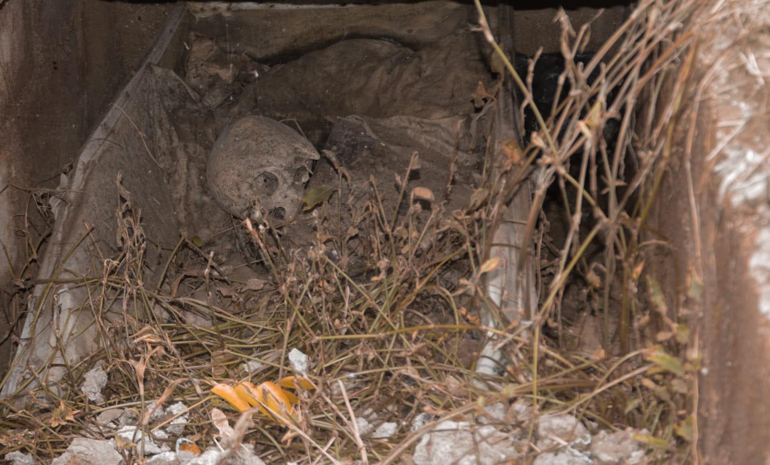 Decenas de tumbas con cráneos expuestos en Lomas de Barrillas
