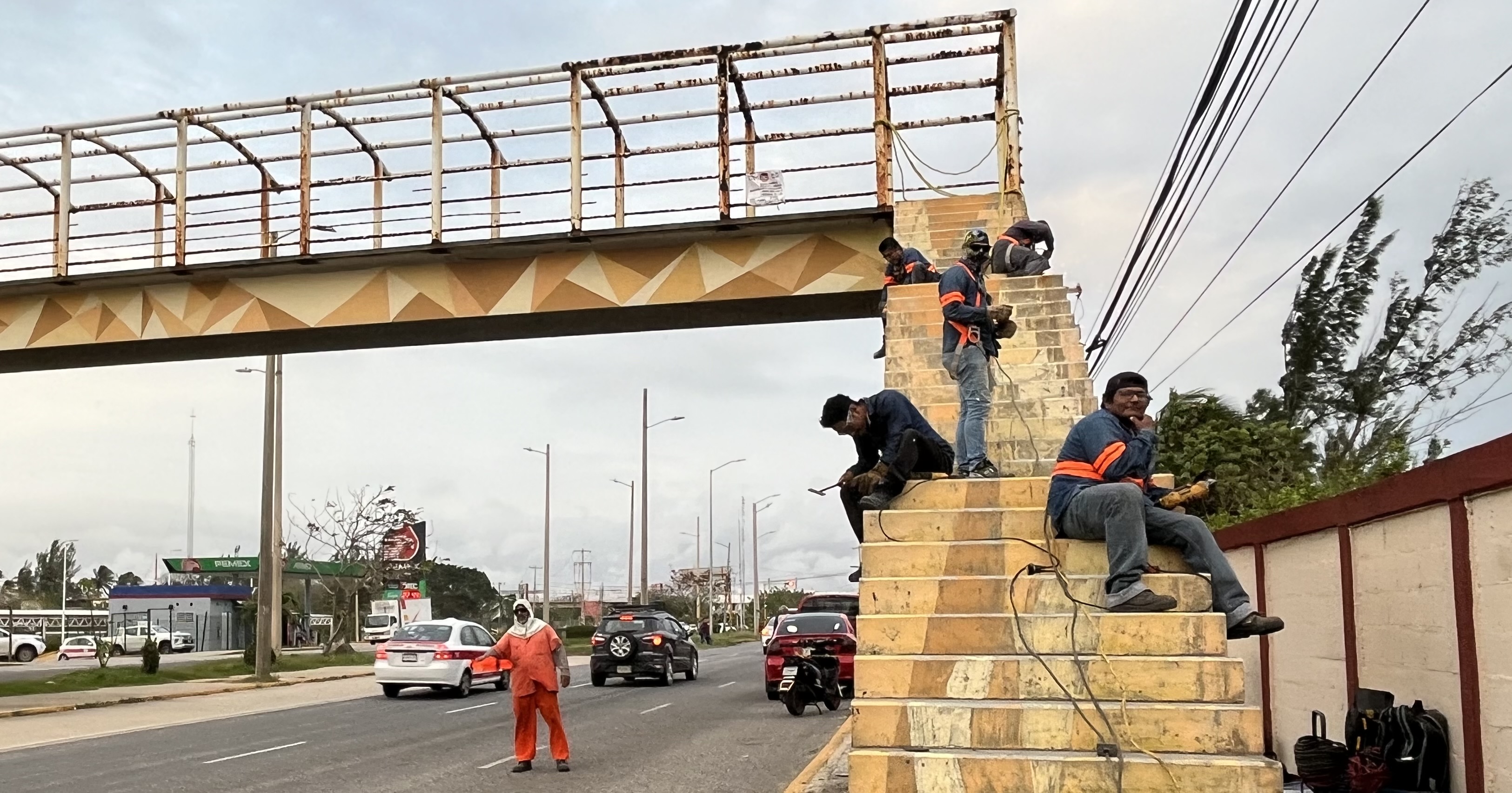 Inicia reparación del puente peatonal de Las Gaviotas