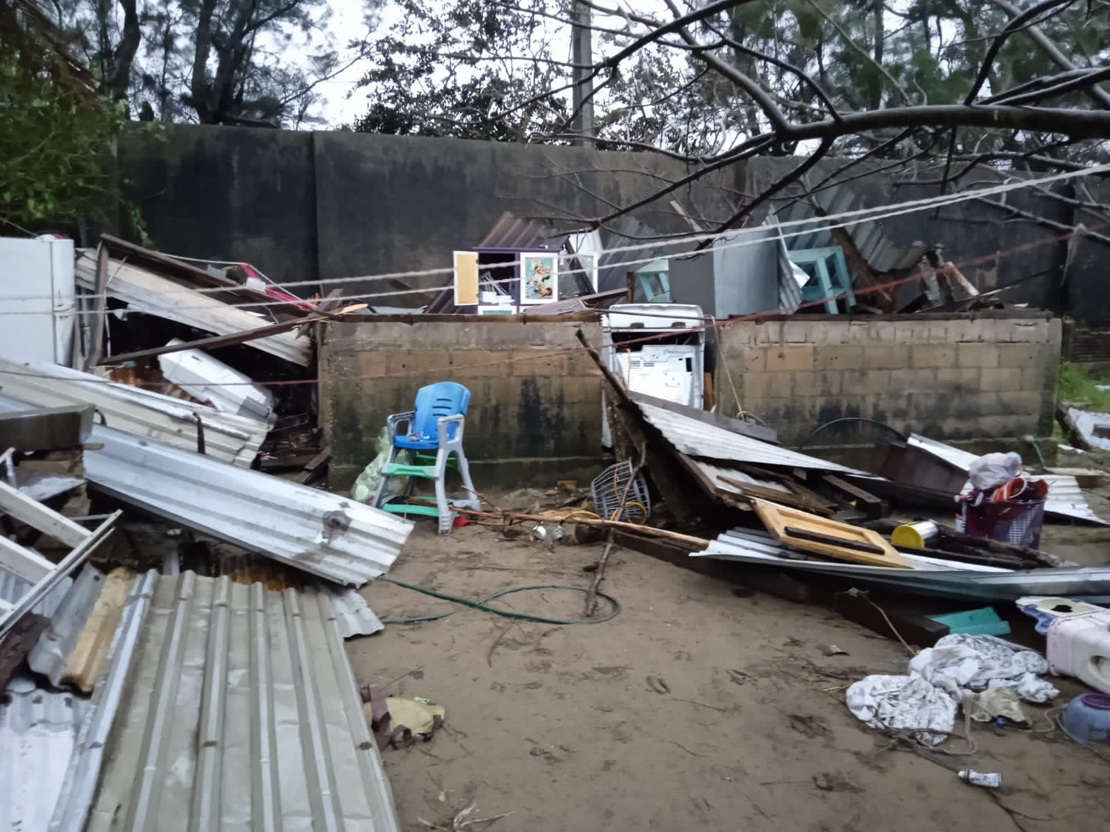 Norte deja a familia de Coatza sin casa