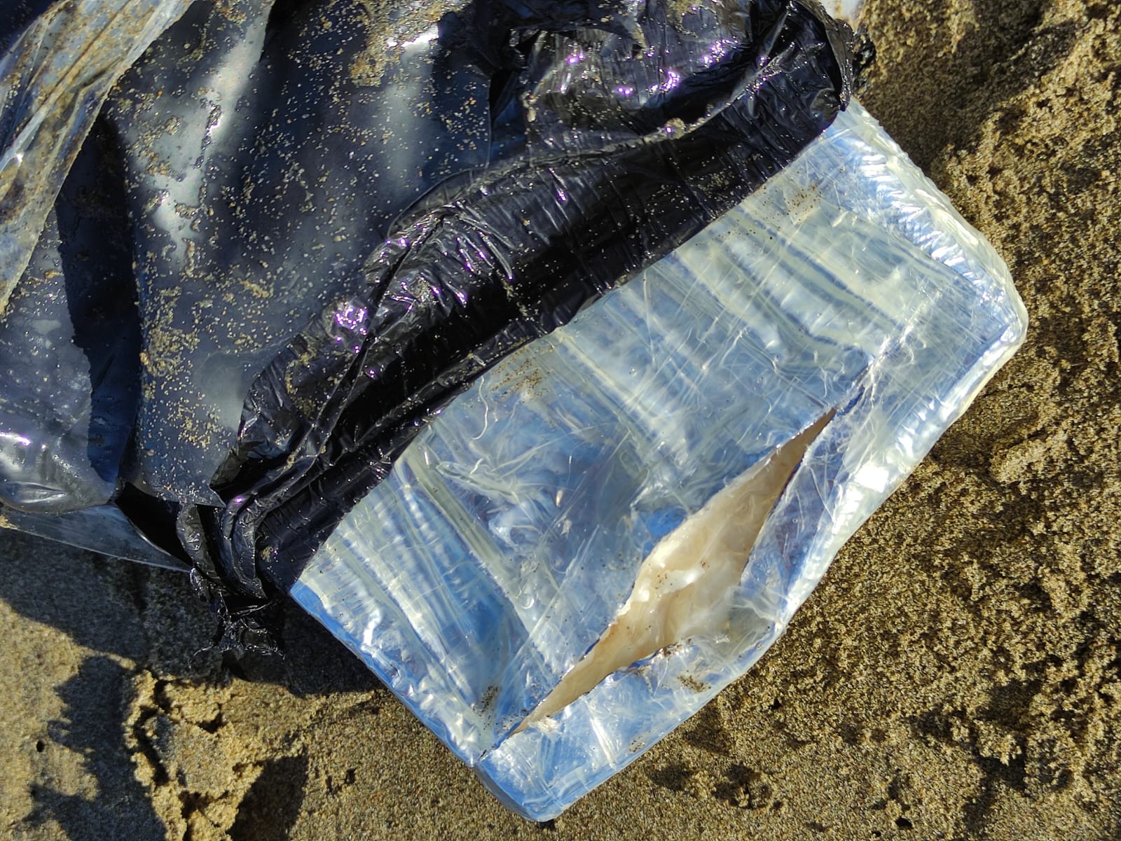 Recalan paquetes de presunta droga en Coatzacoalcos