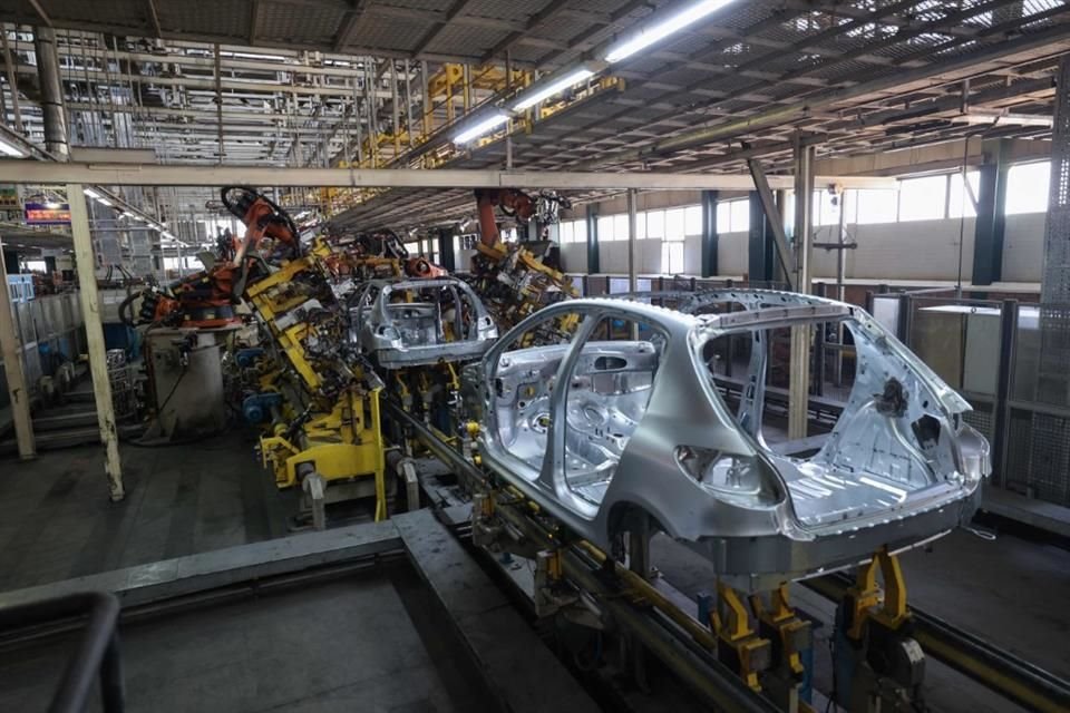 Sube 65% inversión extranjera en sector automotriz