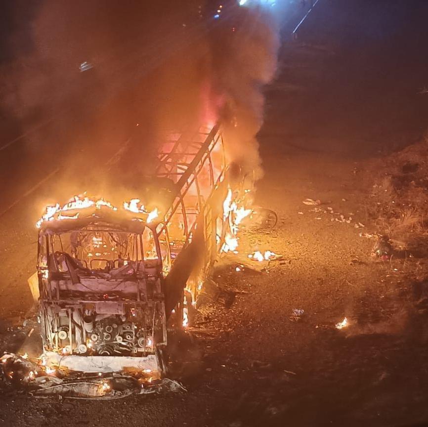 Se incendia auto en la carretera de Las Choapas – Ocozocoautla