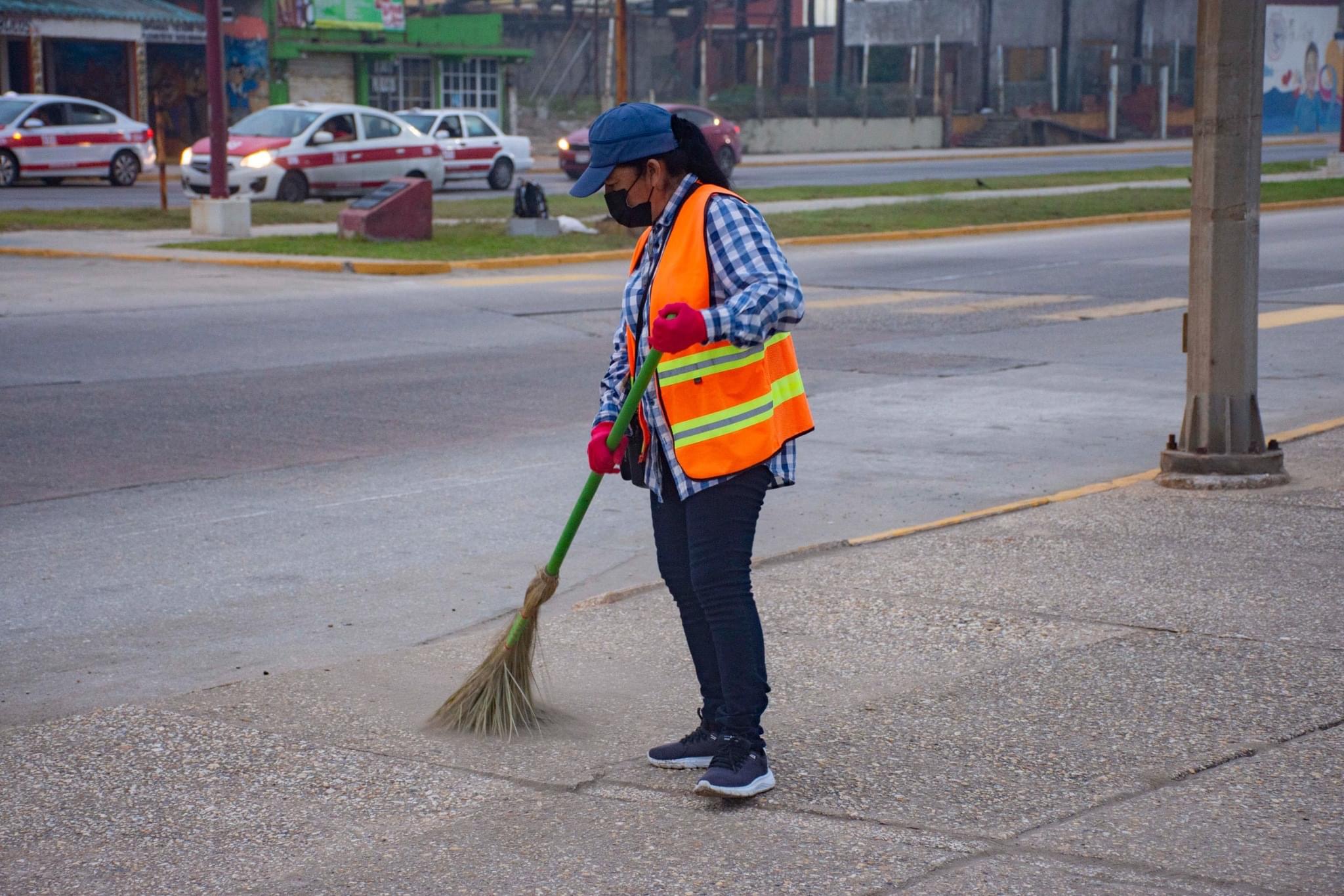 Regresan los campaneros de limpia pública a las calles de Coatzacoalcos