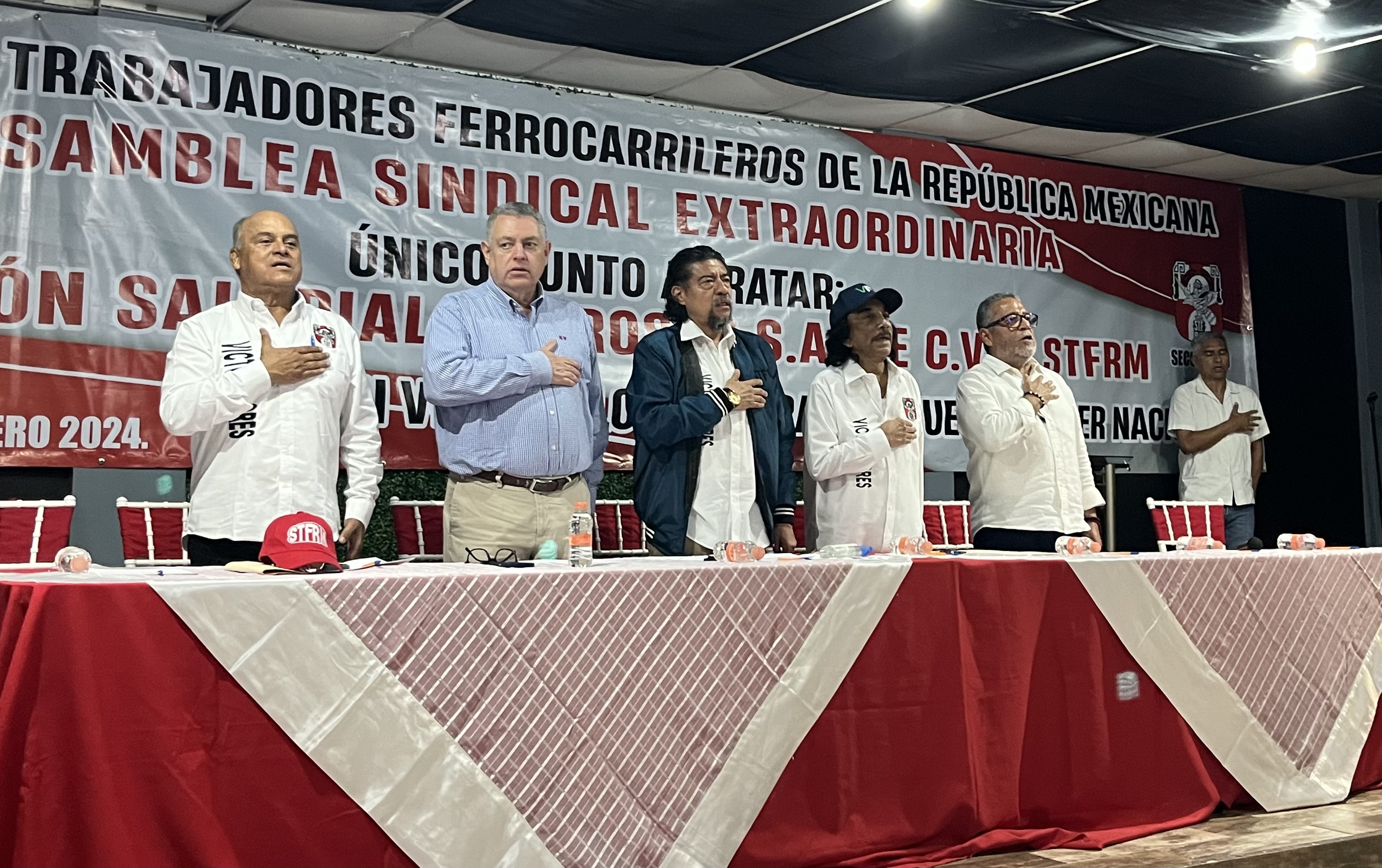 Ferrocarrileros logran aumento salarial del 17.7 por ciento