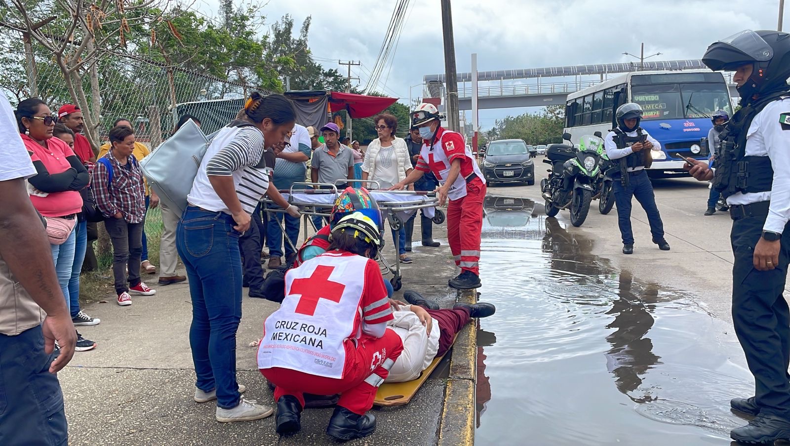 Cae estudiante del urbano en Coatzacoalcos