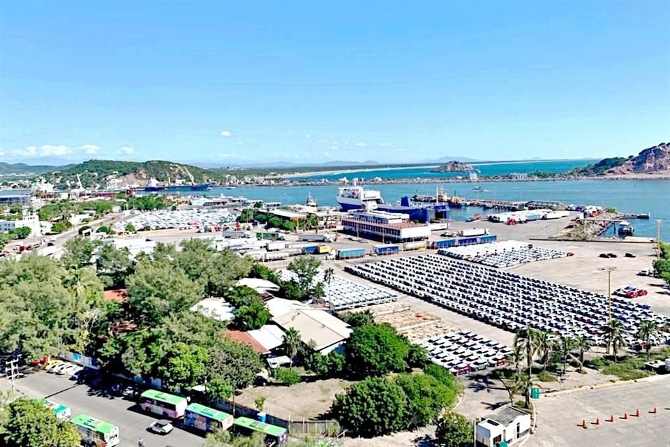 Saturan a los puertos vehículos importados