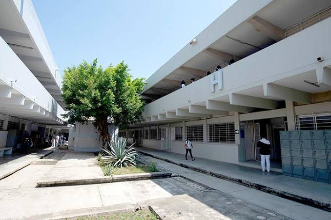 Mil 300 aspiran a estudiar medicina en la UV; solo hay espacio para cien