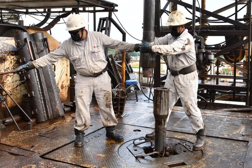 Cae producción en Pemex; es la más baja en 13 años