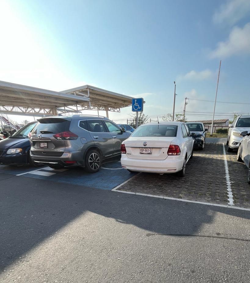 En Coatzacoalcos no respetan la ley de acceso para personas con discapacidad