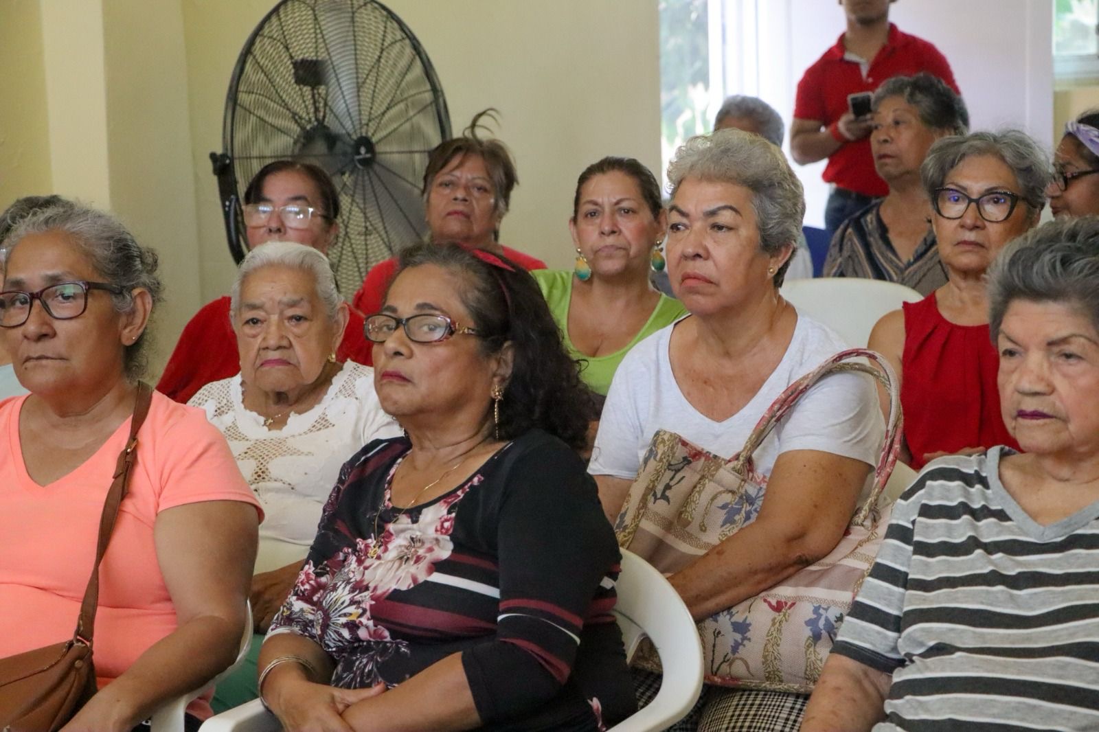 Concientizan a adultos mayores sobre enfermedad del Parkinson en el Centro de Día del Adulto Mayor